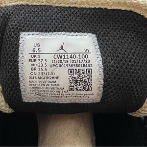 women's air jordan 1 mid se white/black-lightbulb